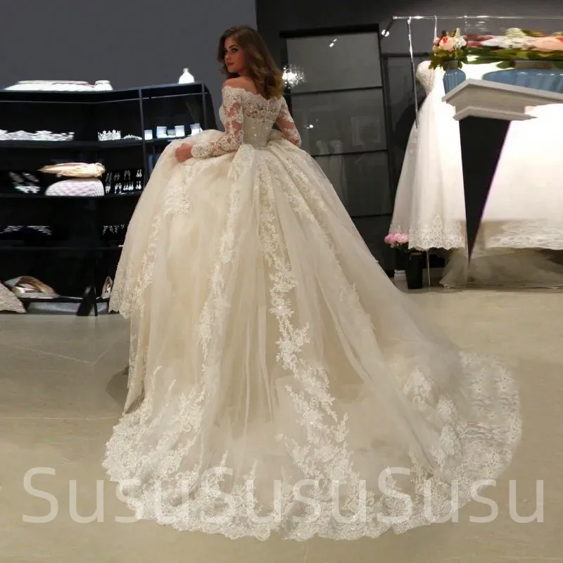 2023 Nauja Haute Couture elegantiškas baltas vienos linijos kaklo sijonas ilgomis rankovėmis Pompadour su blizgučiais siuvinėta vestuvine suknele