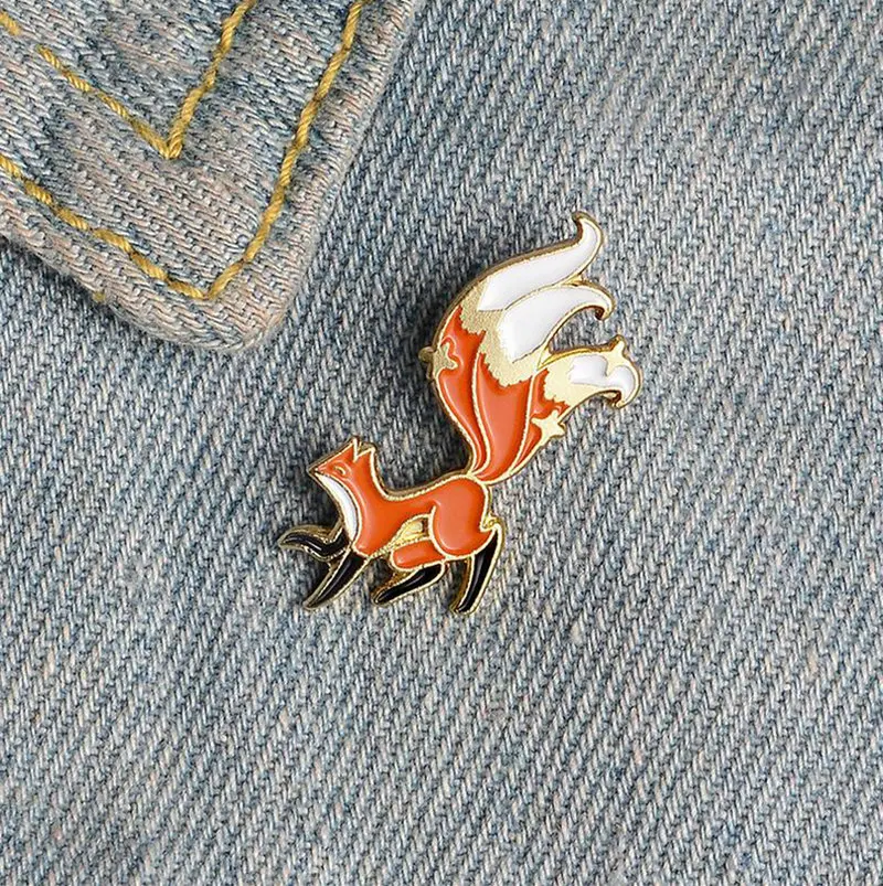 Pin Custom Mini Animal Sagėlės marškiniams Atvartas Kuprinė Animacinis filmas Big Tail Fox ženkliukas Papuošalų dovana draugams Mažoji lapė Emalis