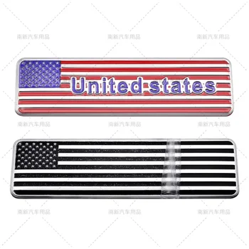 Amerikos vėliavos automobilis, ženklinantis metalinę modifikuotą kėbulo apdailą su Amerikos vėliavos automobilio logotipu