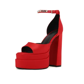 2023 Naujos moteriškos basutės Aukštakulniai Peep Toe Crude Heel Small Rhinestone Moterų vakarėlio batai Kulkšnies sagtis Elegantiškas prabangus prekės ženklas