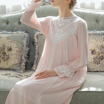 Viktorijos laikų medvilninė naktinė suknelė Moterys Rudens baltas siuvinėjimo chalatas Ilgas Peignoir Vintažiniai romantiški naktiniai marškiniai Princesės miego drabužiai
