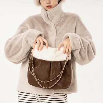 Rudens žiemos pliušinis pečių krepšys Moteriškas korėjietiškas retro mažas kibirinis krepšys 2024 Naujas zomšos ėrienos vilnos pleistras rankinė crossbody krepšiai